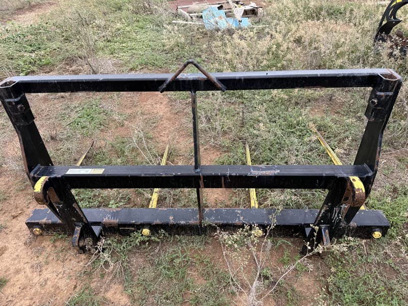 HAY SPEARS TO SUIT T7 & MAGNUM TRACTORS