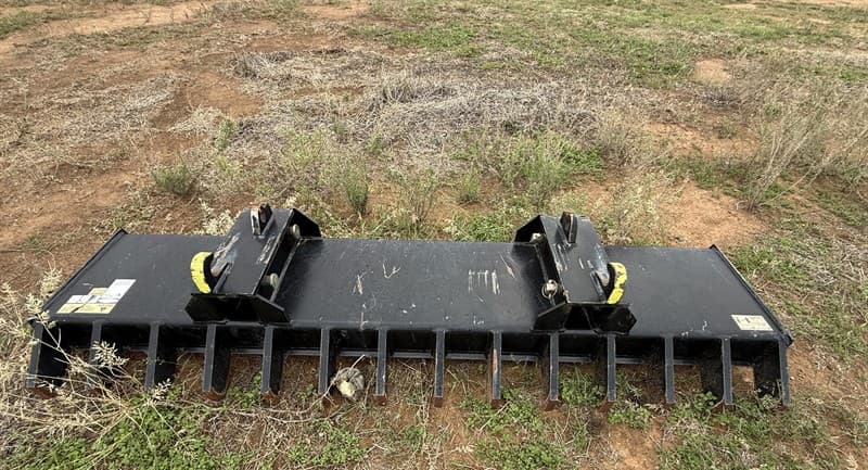 REVERSIBLE BLADE TO SUIT T7 & MAGNUM TRACTORS