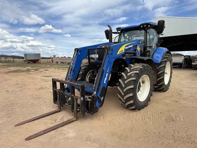 2022 NEW HOLLAND T7.245. Serial no. HACT7245VND400058. One owner machine. 4 x hydraulic remotes. PTO. 3PL. 4WD. Supplied with pallet forks o…