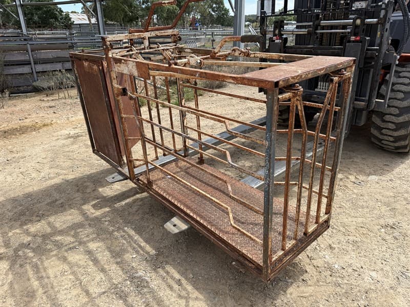 SHEEP WEIGHING CRATE