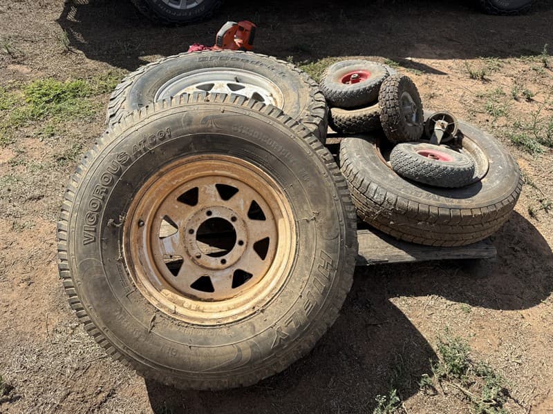 PALLET OF ASSORTED TYRES. 1 x sundraiser rim and 31x10.5R15LT tyre and 1 x sundraiser rim and BF Goodrich AT KO2 285/70R17 tyre. Plus sundri…