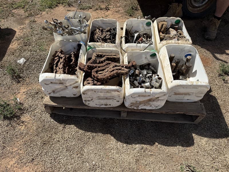 PALLET OF SPROCKET CHAIN, TOOLS AND PTO ADAPTORS. Including 6 x sowing points.