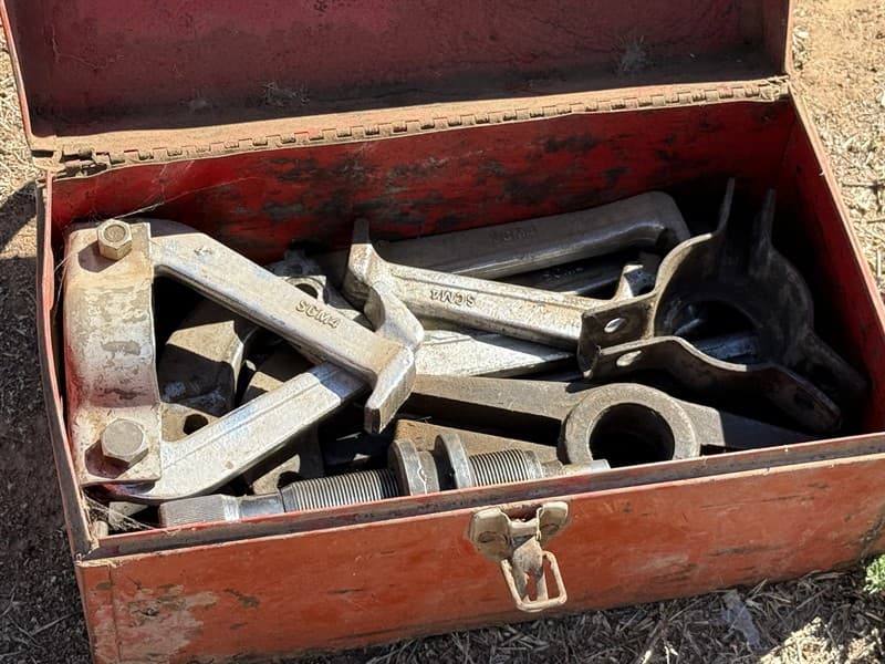 10 TONNE BEARING PULLER.