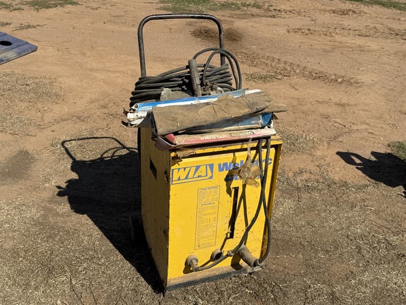 WELDARC THREE PHASE WELDER. Welding rods and gloves also included.