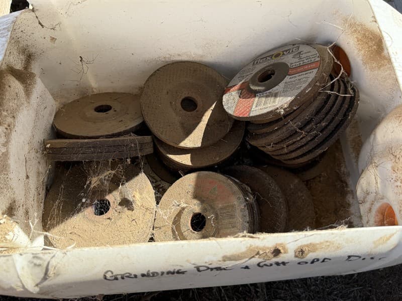 BUCKET OF GRINDING DISCS.