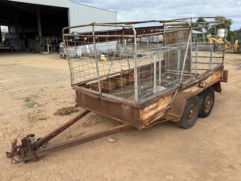LIVESTOCK BOX TRAILER. 3 metres long x 1600 wide. Crate included.