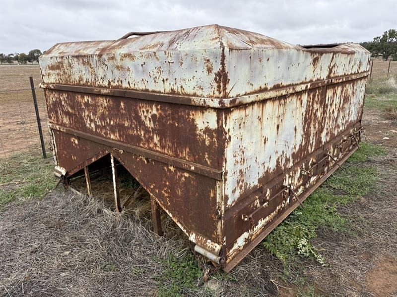 WHITE SIDE DELIVERY BIN. Measures 3500 x 2350.