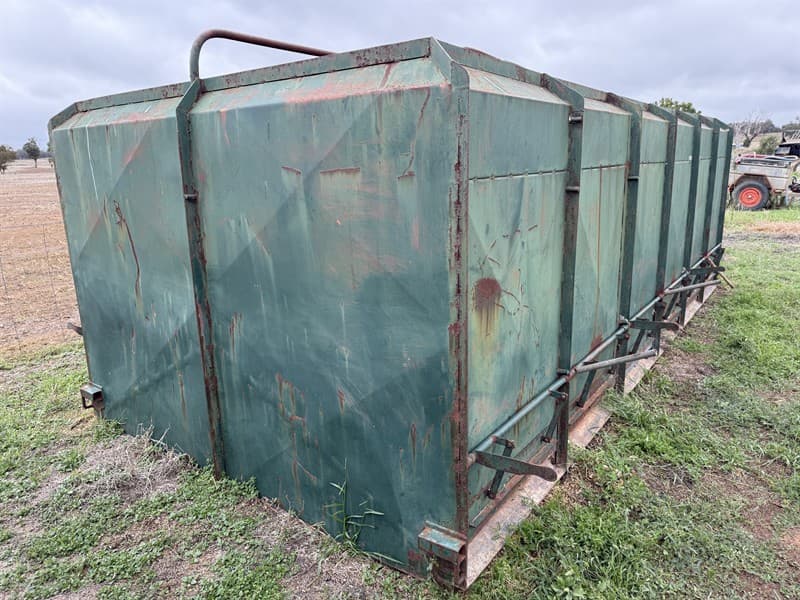 DARK GREEN SIDE DELIVERY BIN. 5300 x 2400.