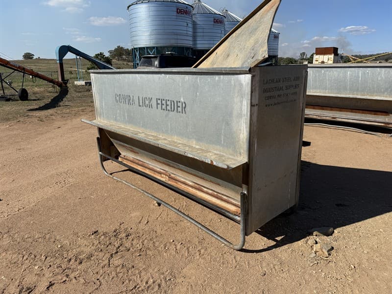 COWRA LICK FEEDER NO. 4.