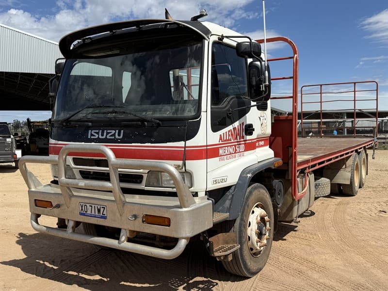 2005 ISUZU FVZ 1400 RIGID TRUCK. VIN JALFVZ23V47000092. Spring suspension. 10 stud rims. 8.8 metre tray. Removeable rear gate. Suits stock c…
