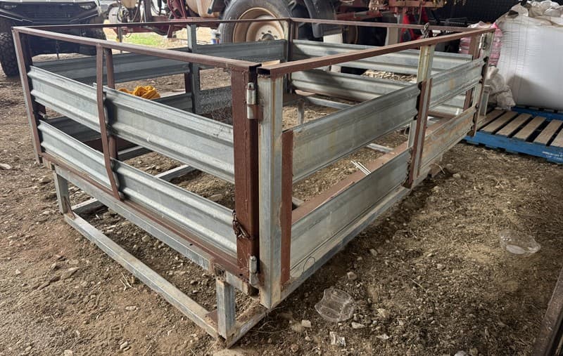 8FT X 5FT TRAILER CRATE. Ability to load side by side buggy on. Livestock sides.
