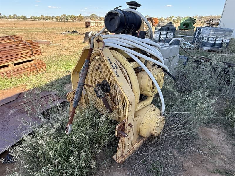 3PL COMPRESSOR. Does run. Does have blown gaskets. Hose included.