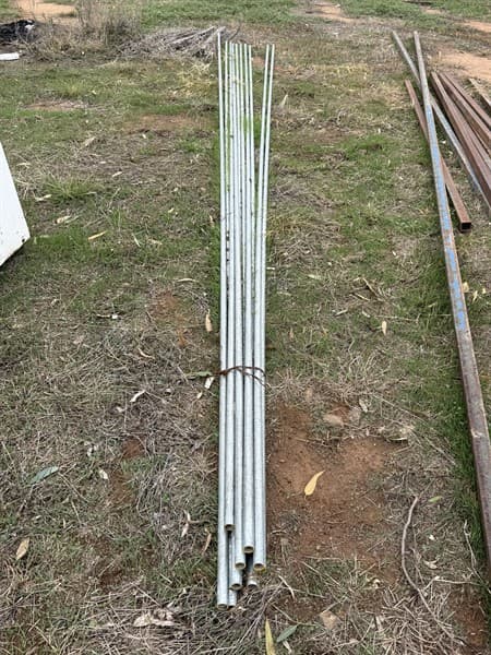GAL PIPE. 1 inch x 6.4 metre lengths. 10 lengths in total.