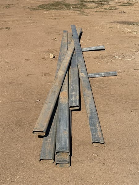 CATTLE RAIL. 6100mm x 110mm. 5 x full lengths and 1 x shorter length.