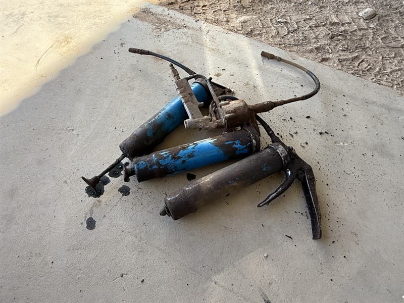 3 X GREASE GUNS. 1 x air and 2 x manual pump.