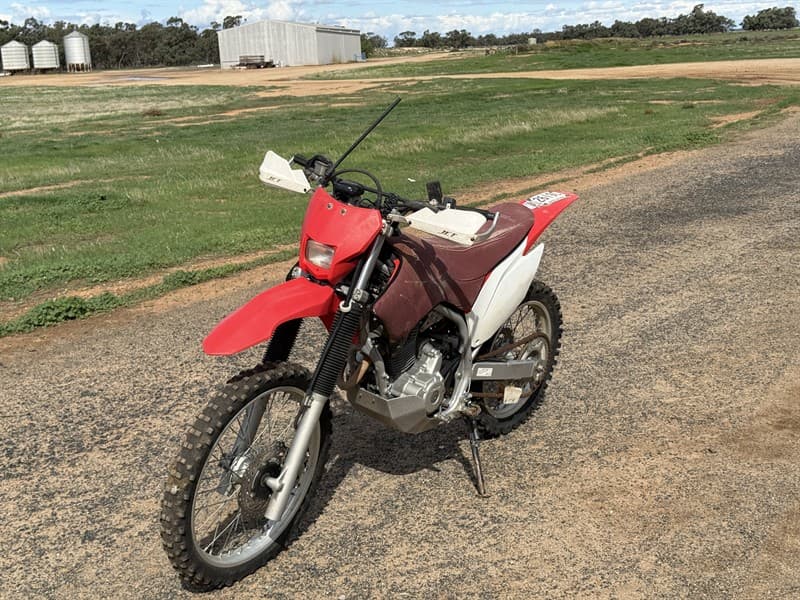 2021 HONDA CRF 250 MOTORBIKE VIN 9C2ME13UXMR701650. Showing 245 hours. Bark busters. UHF. Seat cover. Located Deniliquin, NSW.