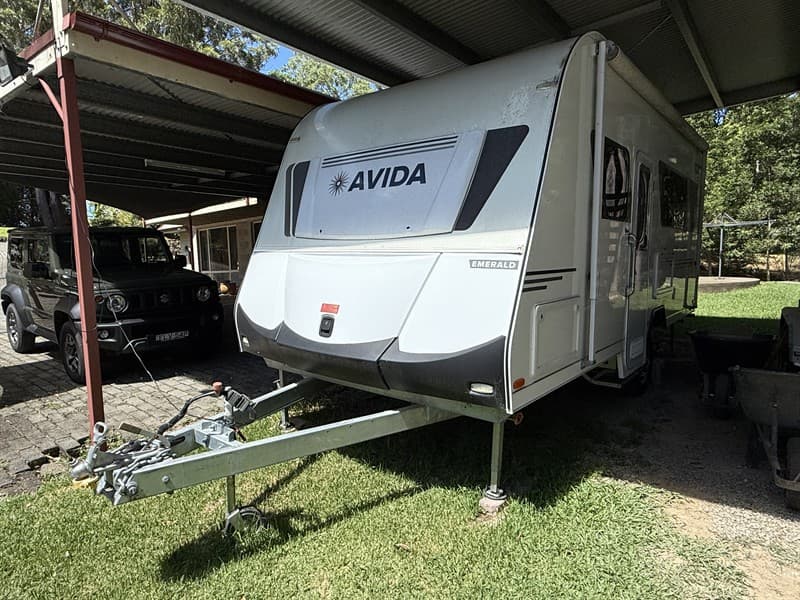 2019 UNUSED AVIDA EMERALD CARAVAN. VIN. 6V9TAV1DAKS058574. One owner. Always shedded. Dometic air con. Upright fridge/freezer. Sleeps 2. Ens…
