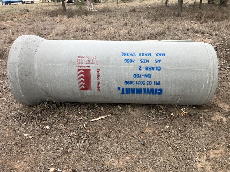 CONCRETE PIPE. 750mm diametre. Class 2 pipe. 2.44 metres in length. Supplied with rubber ring. Located Trangie, NSW