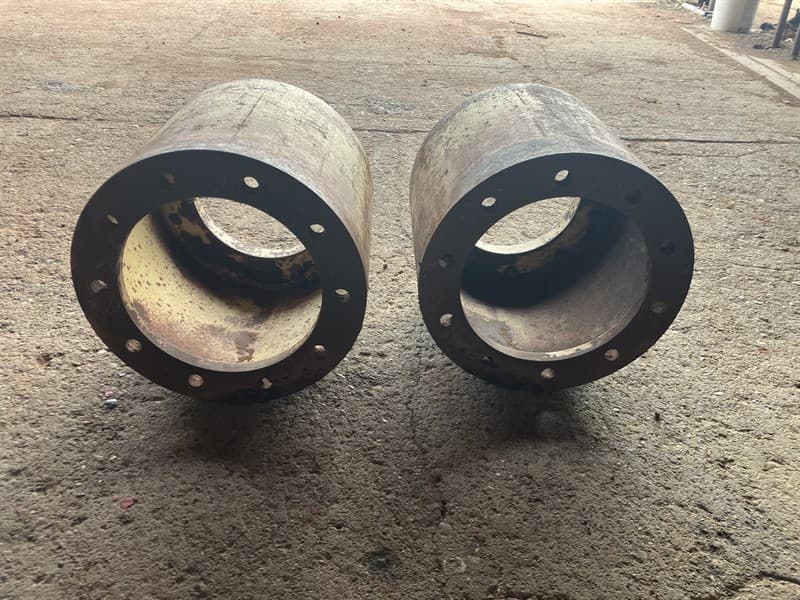 TRACTOR DUAL SPACERS. One set of rear wheel dual tyre spacers, to suit John Deere 8000 series tractors, to suit one metre spacing. Surplus n…