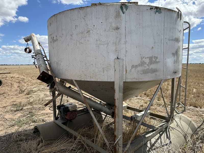 VENNINGS GRAIN POD. 3.5 tonne capacity. Honda engine. 1800mm x 1800mm base. 5 inch auger. Located Coonamble, NSW