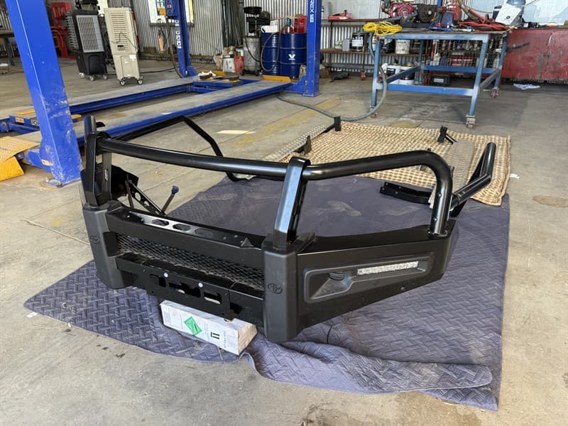 2025 TOYOTA BULLBAR WITH SCRUB RAILS AND SIDE STEP. As New. Removed from new vehcile at 200kms. Located Carrathool, NSW.