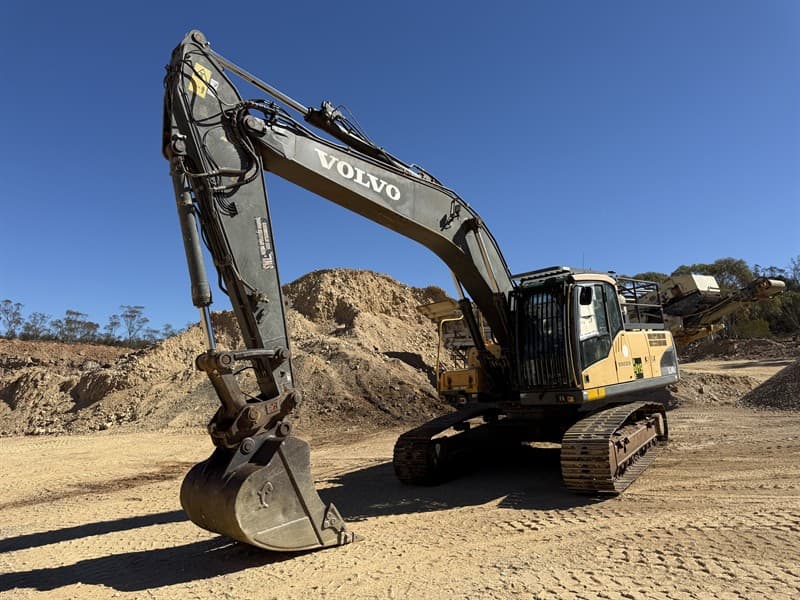 2012 VOLVO EC240CL PIN: VCEC240CL00111004. 6-cylinder Volvo engine - D7EEBE3 -185hp - Serial - 11273170 – ROPS - auxiliary hydraulics, quick…