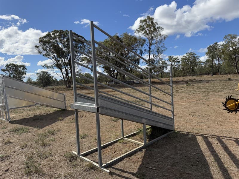 STEEL PRO CATTLE LOADING RAMP. Gal 3 m ramp with wood floor. In good condition. Located Breelong, NSW.