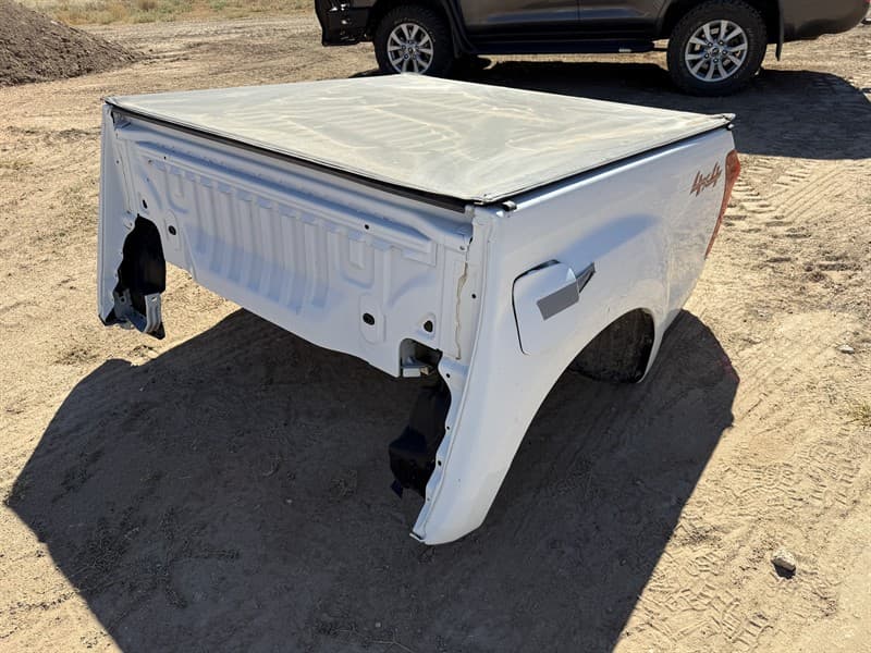 ISUZU DMAX TUB. Including tonneau cover and lights. Located Bourke, NSW