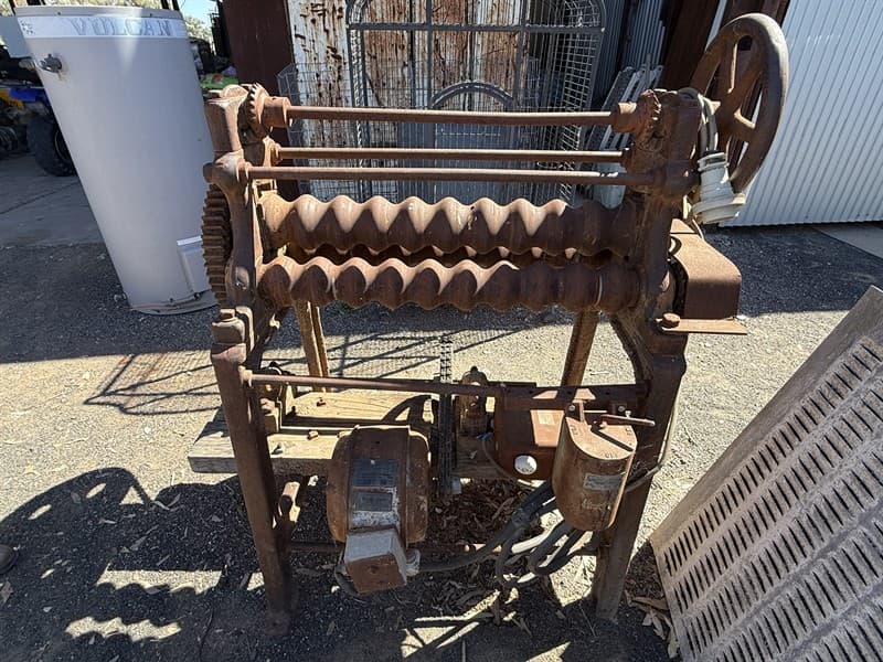 ELECTRIC PARKINSON TIN ROLLER. Corrugated iron tin roller. 3 phase electric. Set up for old profile. Located Bourke, NSW