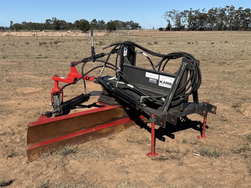 KANGA H Range Hydraulic Grader. Extra heavy duty 3 way grader blade. 3 point linkage. Good straight blade. Located Mogriguy NSW