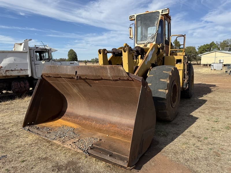 Circa 1980’s KAWASAKI KLD 85Z FRONT END LOADER 6-cylinder diesel engine, four speed powershift transmission, flat bucket 2.88m wide, bolt on…
