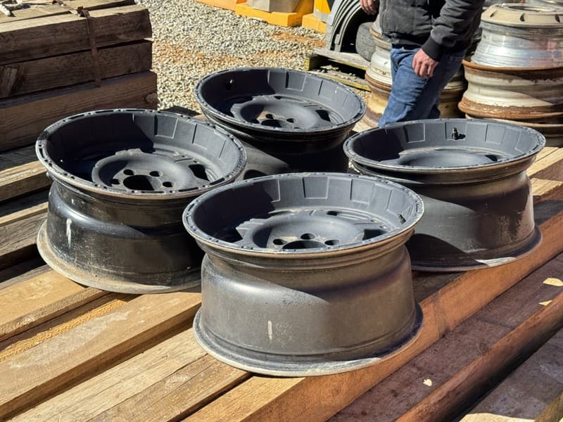 4x 15inch 4x4 rims. Located Orange, NSW