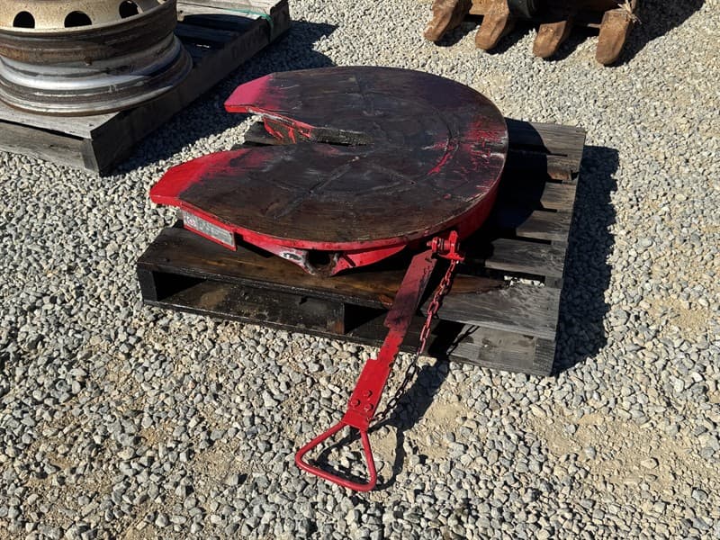 Turn table. Barely used K hitch geasy plate 50mm Located Orange, NSW