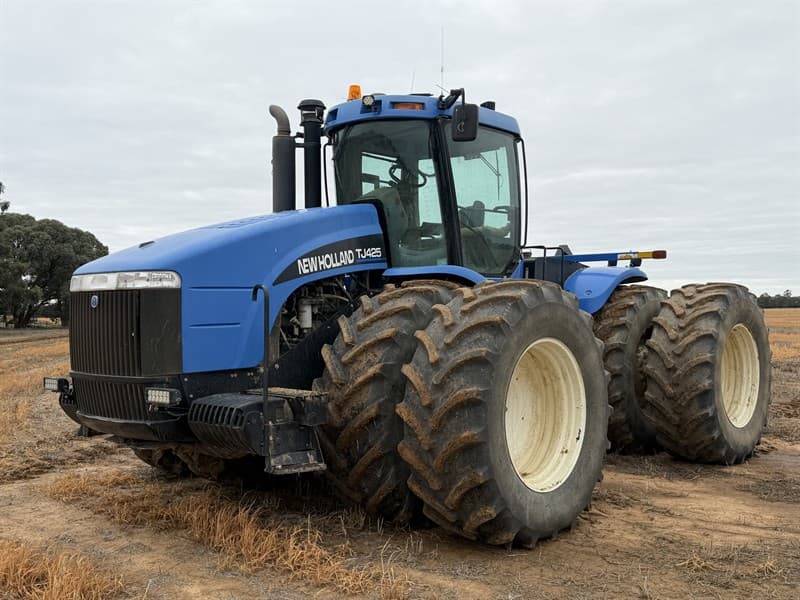 2002 TJ 425 New Holland 4WD, SN# 934240, PIN # RVS001440, QSX 15 Engine (ENG No# 14027759), 10,279 engine hours. Travel width 4.6m (in 3m ce…
