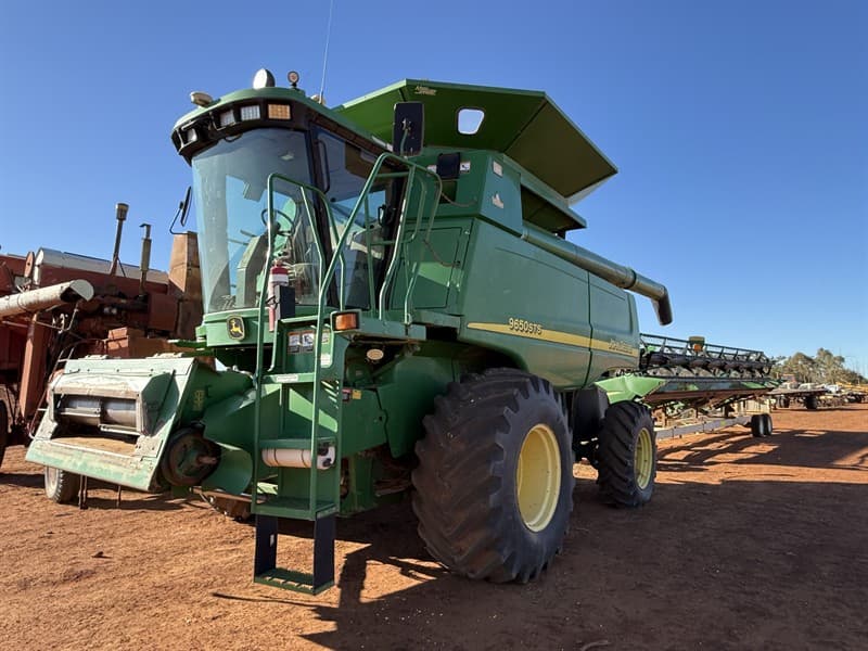 JOHN DEERE 9650 STS + 936D FRONT + TRAILER. 5627 engine hours and 4089 seperator hours. 4wd. Greenstar GPS display. GPS auto steer. Auger ex…