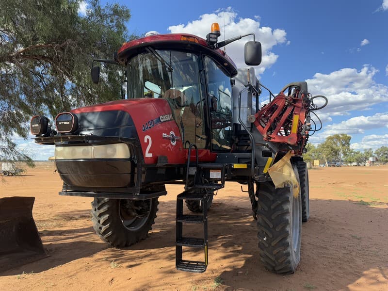 2017 Case Patriot 4430 Sprayer, PIN: YHT045074. Engine hours 6041.2, tank 6,000 litre, AIM Command Flex, 36m/120ft boom. All tyres 75 to 80%…
