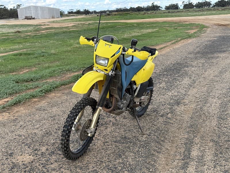 2022 SUZUKI DRZ400 MOTORBIKE, VIN: JS1BB111307100690. Thermo fan. UHF and speaker. Lowering kit. Sump guard. Moose tubes. Seat cover. 5214km…