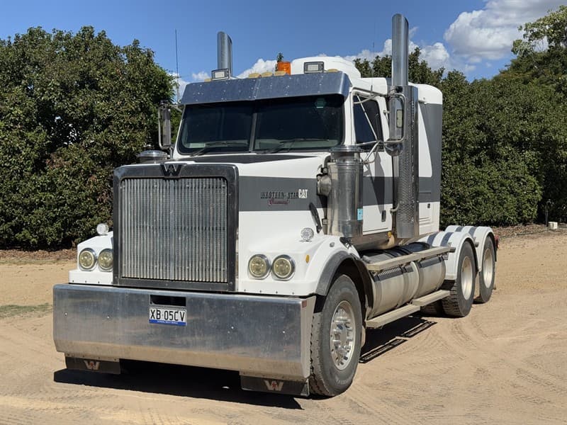 2001 Western Star 4800FX Constellation Prime Mover, VIN: 2WLNDD3J71K969460. Equipped with a Caterpillar C15 engine rated at 550 horsepower. …