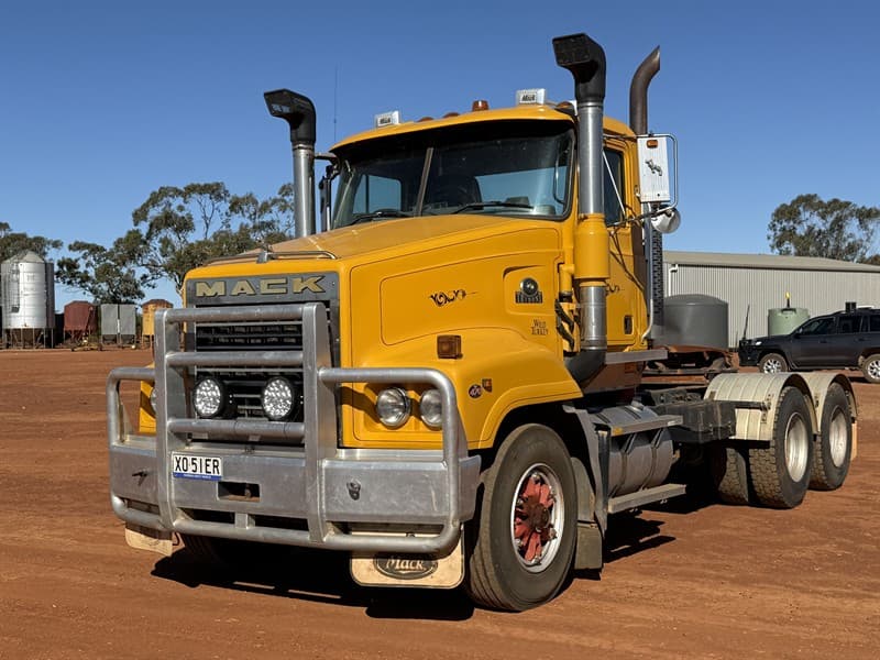 2002 MACK TRIDENT. VIN. 6FMF04C592D708265. 2nd owner. Hydraulics that have never been used. Rockwell 6 rod suspension, just been rebushed. B…