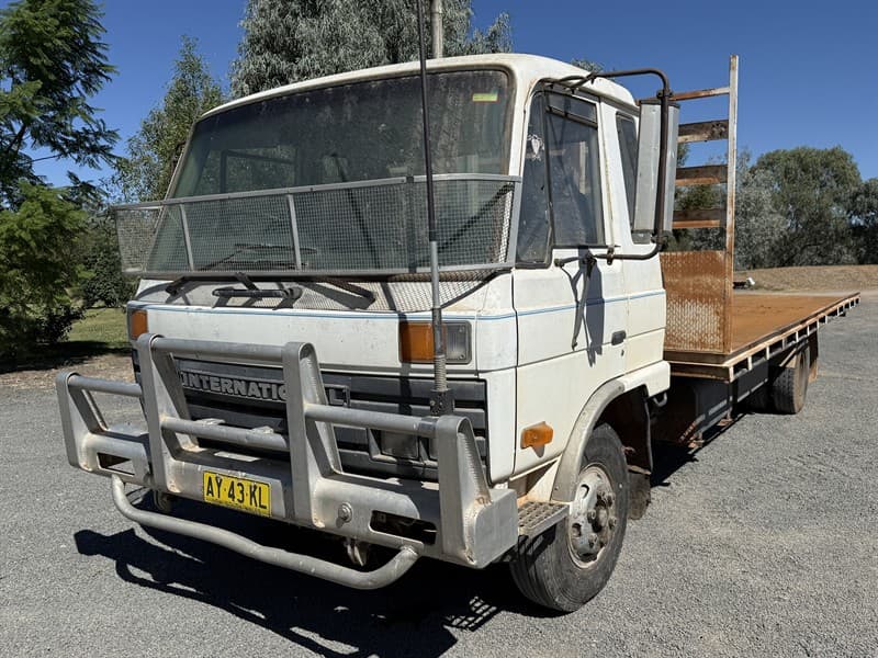1990 INTERNATIONAL N1600. VIN 6F2CMF87L00000339. 3 seater. Starts, runs and drives. However, will require new transmission. Toolbox. Spare t…