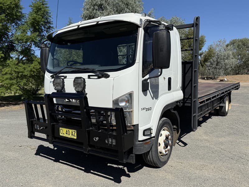 2017 ISUZU FSD 120 260 RIGID TRUCK. VIN JALFSR347G7000633. 3 seater. New Isri drivers seat. UHF. 2nd owner. 6.7 metre tray. 1 x toolbox. Dua…