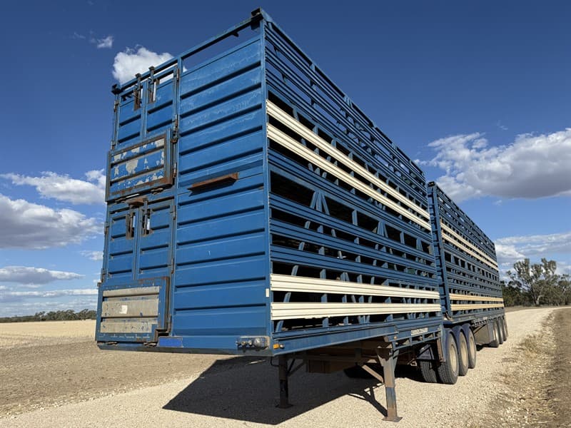 2001 CANNON 4x2 CONVERTIBLE B DOUBLE STOCK CRATES. A trailer VIN. 6T9T25AEJ10AYV007. Jost legs. BPW axles. Spring suspension. Load thrus at …