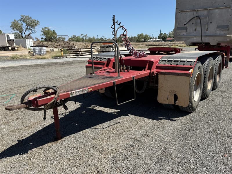 2014 RHINO TRI AXLE DOLLY. VIN 6B9JT6AC6ETAT7172. Fixed greasy turntable. Spring suspension. TMC axles. 10 stud rims. 4.4 metres from pin to…