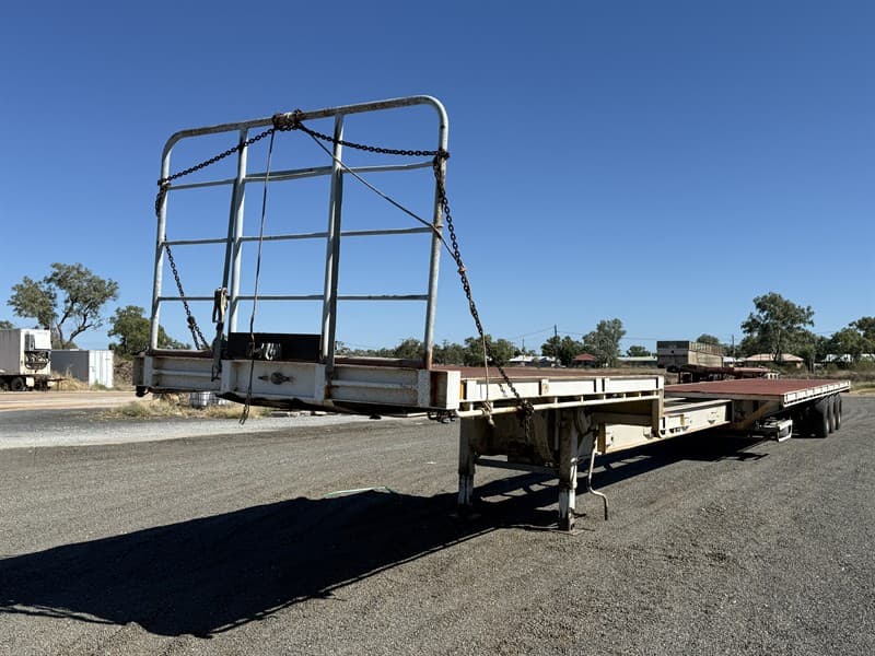 1999 TRIANGLE TRANSPORT EXTENDABLE FLAT TOP TRAILER. VIN 6B9T25000X2Z22001. Measuring 24.4 metres when extended. 14.6 metres when closed. Sp…