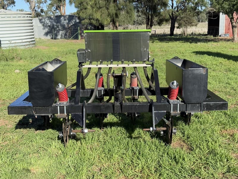 2023 Custom Built 3pl Green Pro 12V Electric Seeder Bin. Ryan RFM retrofit double-disc coulters (650 ft-lb breakout), 6 serrated/coulter dis…