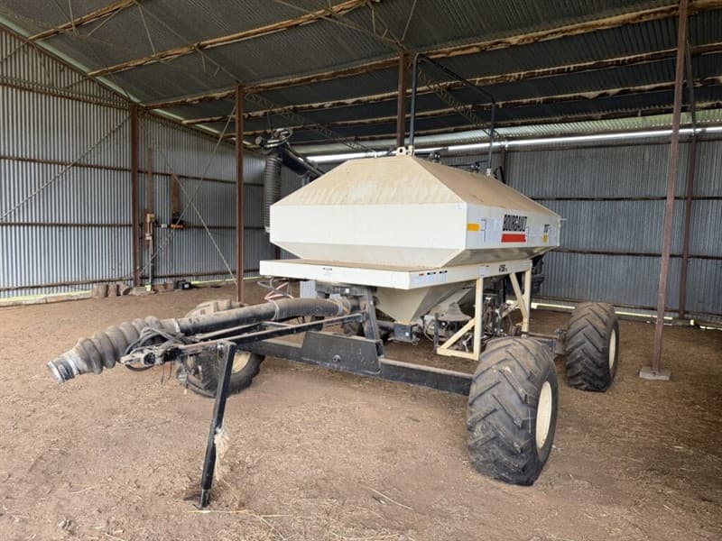 2002 Bourgault 2135 Air cart S/N- 37589AS-03. The 4750 litre, two-tank split has 60% of the volume in the front, and 40% to the rear Ground …