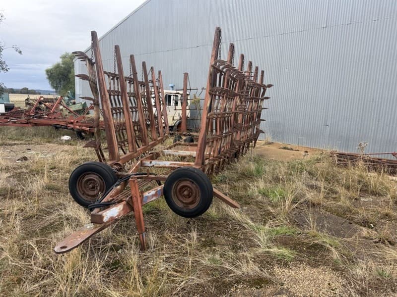 Horwood Bagshaw Harrows approximately 12.5m working width folding wing. Diamond pointed harrows Inspections welcome by appointment only. Loc…