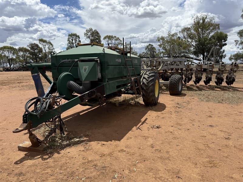 2006 NDF DISC DRILL 5700-TB2-3.6 Disc Drill, Serial: 6980-1678 & Circa 2000 Simplicity Air Cart. Serial No: 016. NDF 31 Disc Seeder bar with…