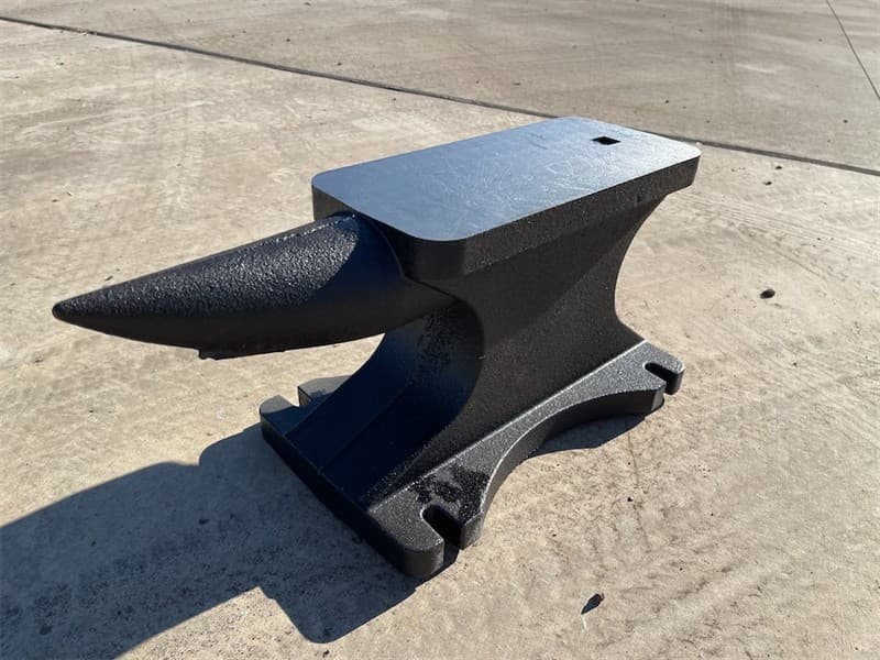 Unused 200Lb Cast Iron Anvil, Shipping Dimensions: 620mm L x 310mm W x 320mm High, Weight: 105Kgs. EXEQ: S12729