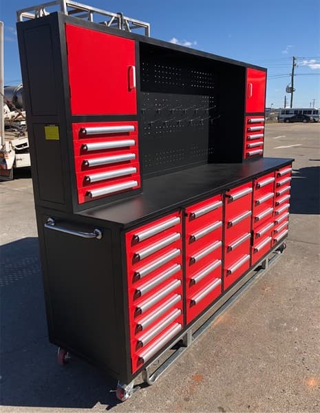 Unused 40 Drawer Work Bench Cabinet, new 3 part sliding drawer system, lockable drawers - various sizes, rubber matting inside drawers, come…